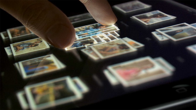 iPad_2_advert_Photos_peek_inside_a_stack1 iPad 2 advert Photos peek inside a stack1