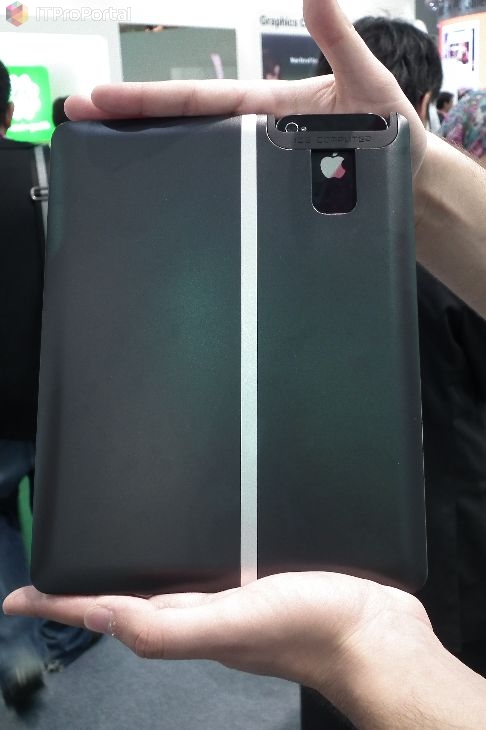 ECS docking station with iPhone 4 image 001