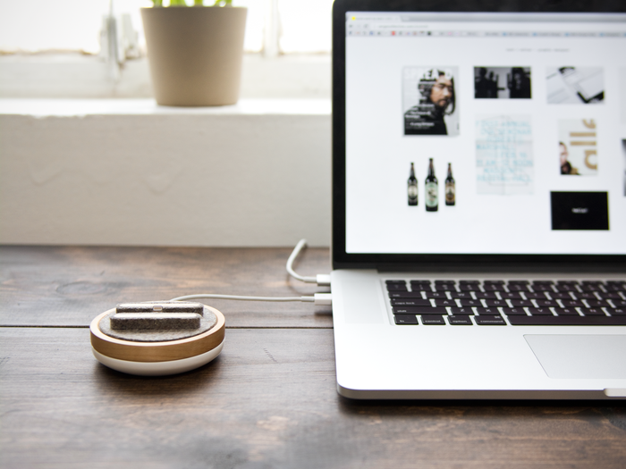 깔끔 아이폰 독 스텐드, Spool Dock: The Modern Apple Dock with a Twist 16 spool_dock_apple_dock10