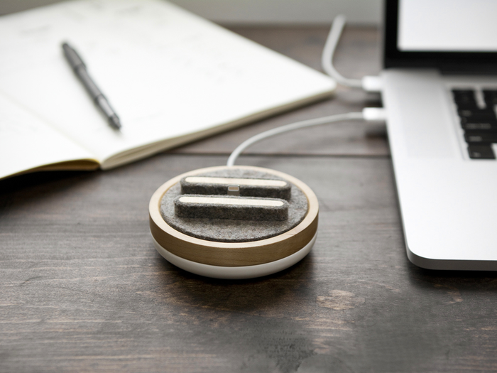 깔끔 아이폰 독 스텐드, Spool Dock: The Modern Apple Dock with a Twist 10 spool_dock_apple_dock16