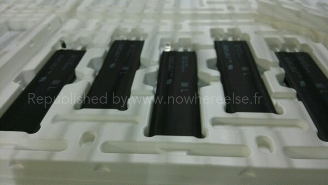 data rumor iphone 6 batteries tray