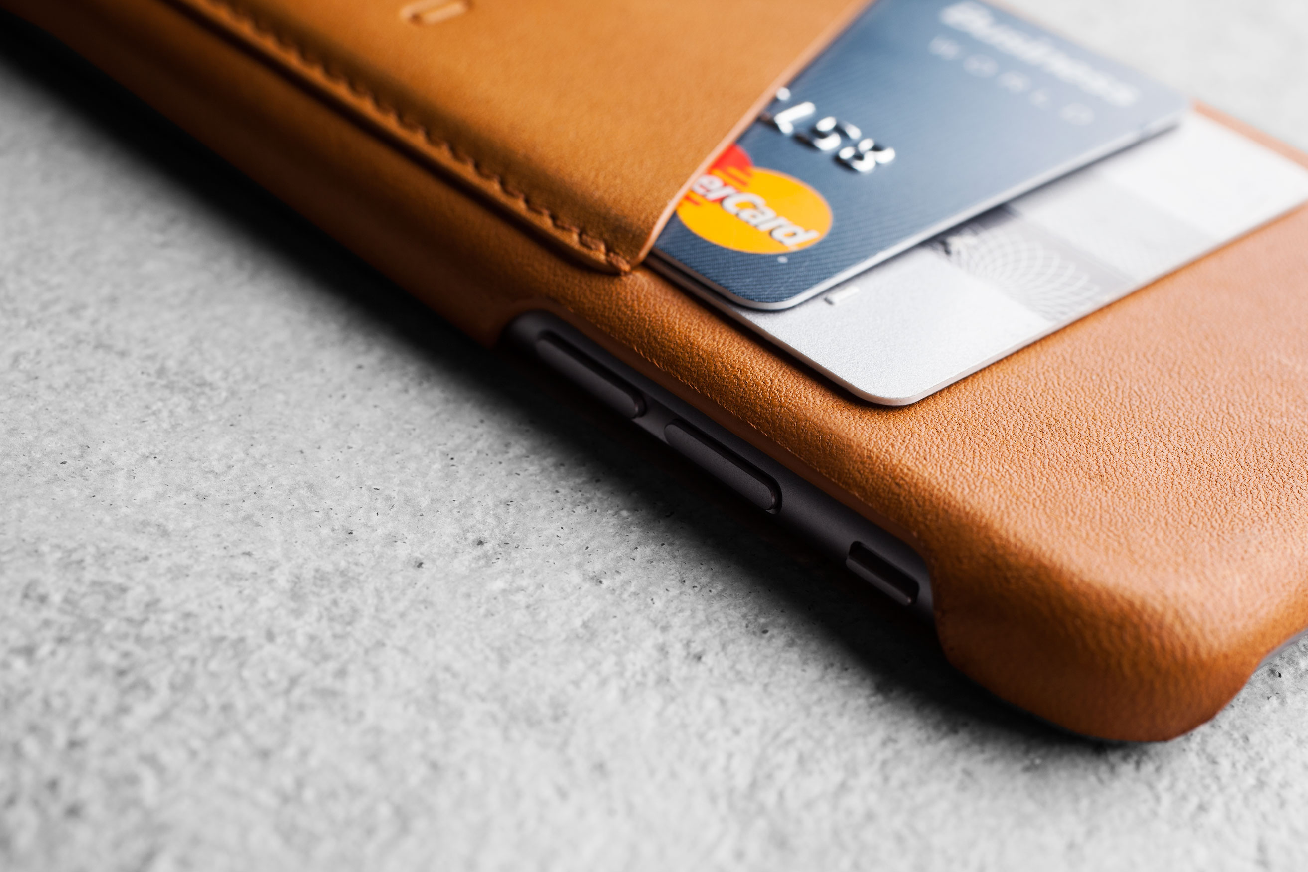 iPhone 6 가죽 케이스, MUJJO 14 Leather-Wallet-Case-for-iPhone-6-Tan-Lifestyle-503