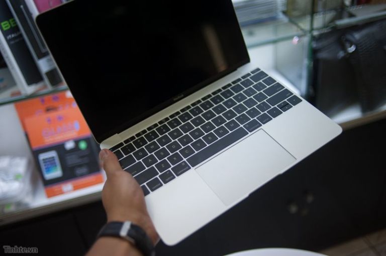 베트남발 12인치 MacBook 언팩 사전 유출.