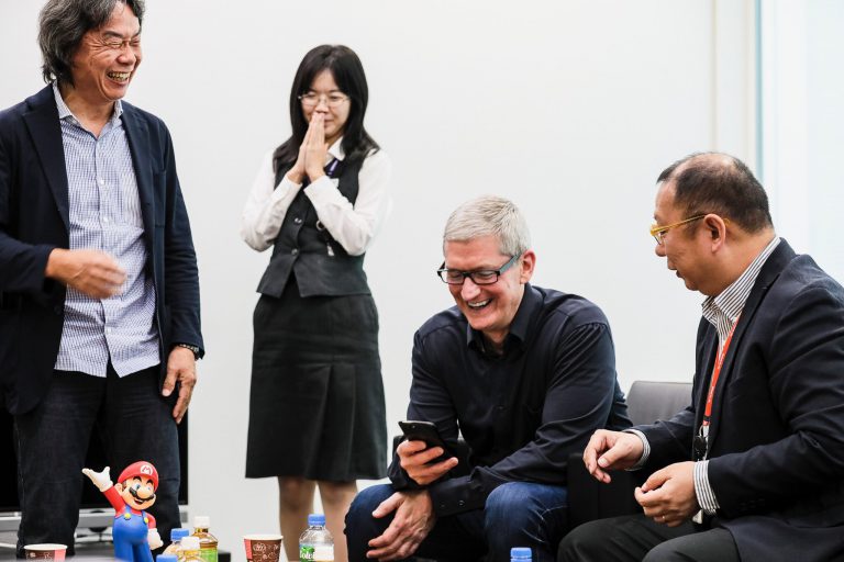 apple tim cook nintendo miyamoto shigeru super mario run
