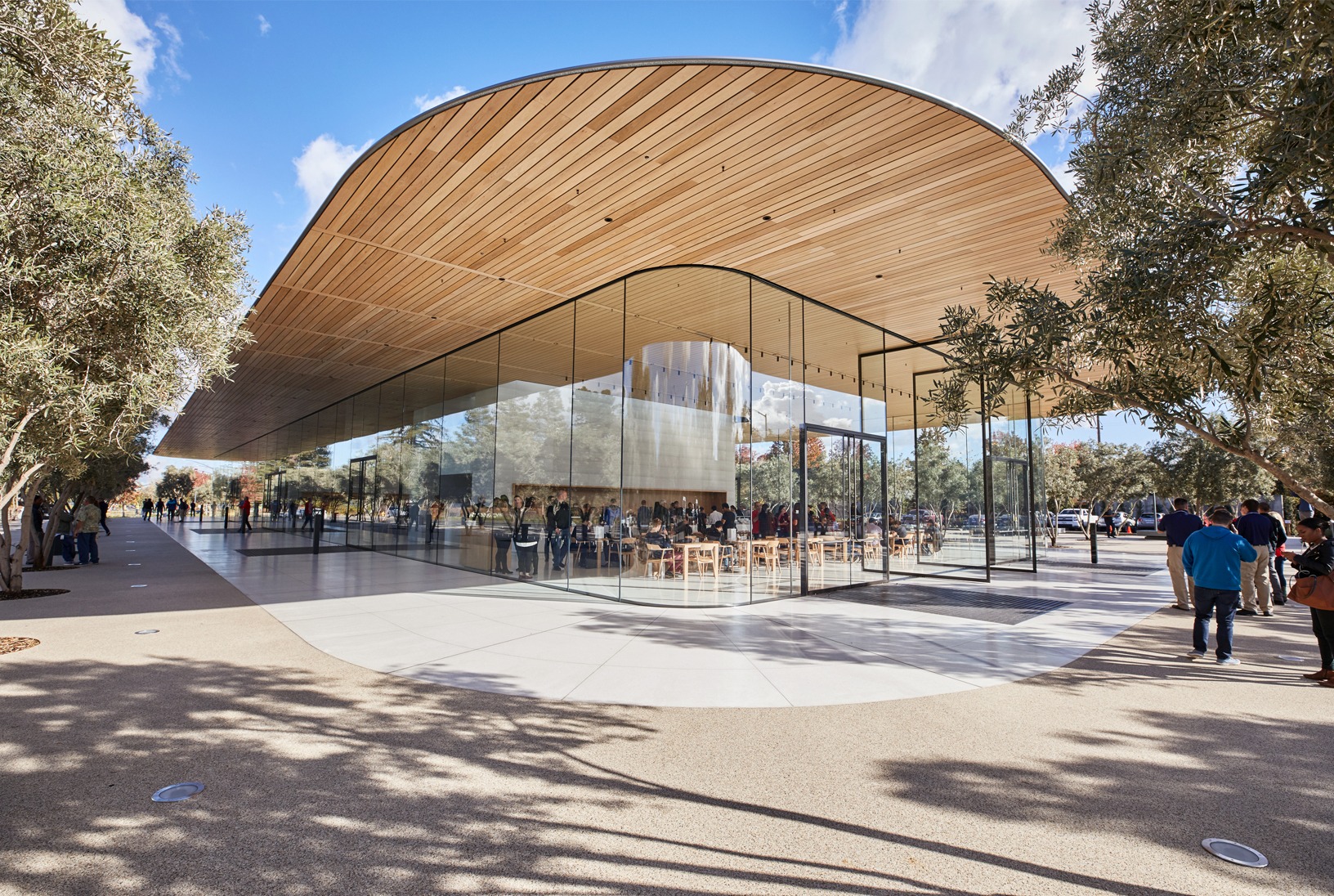 Apple Park Visitor Center 개관 2 ApplePark VisitorCenter opening entrance 20171117