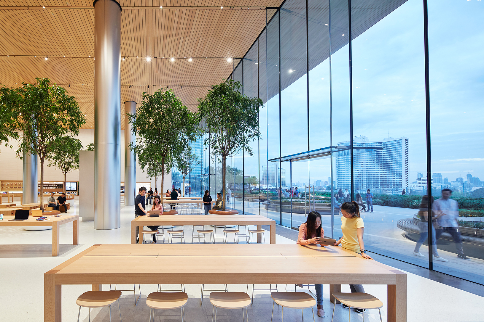 Apple Bangkok Store Opening interior 11072018