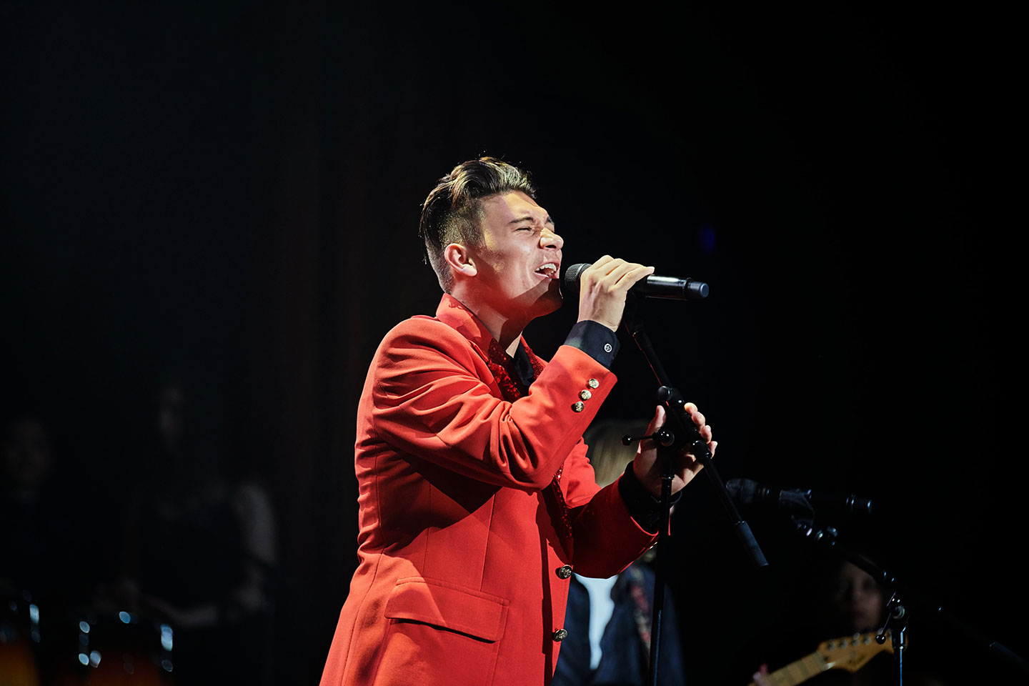 Apple Distingished Educators Huntington Beach singer on stage 02252019