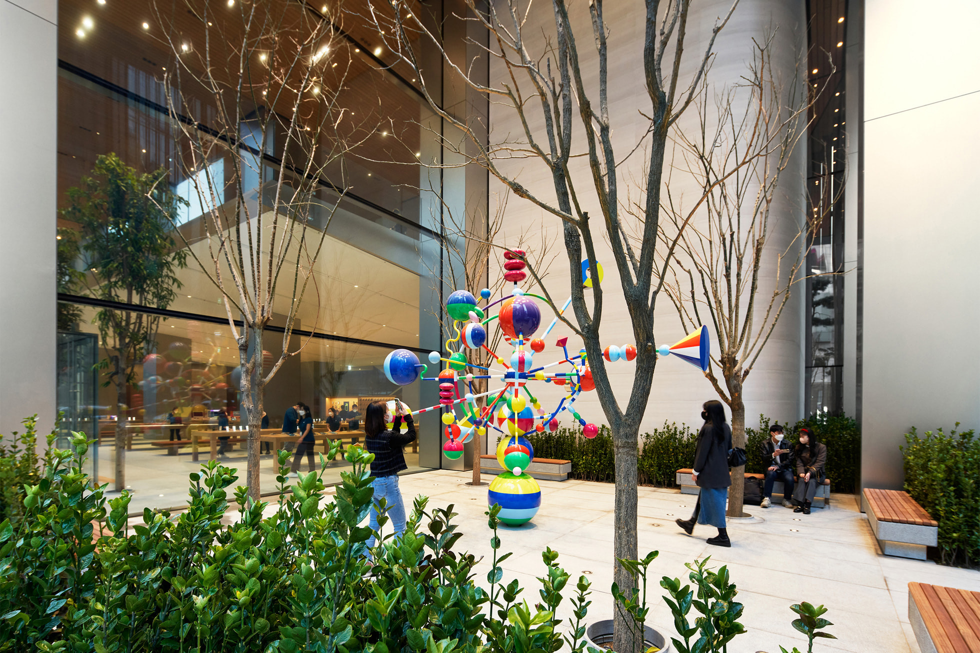 Apple 명동, 4월 9일 토요일 오픈