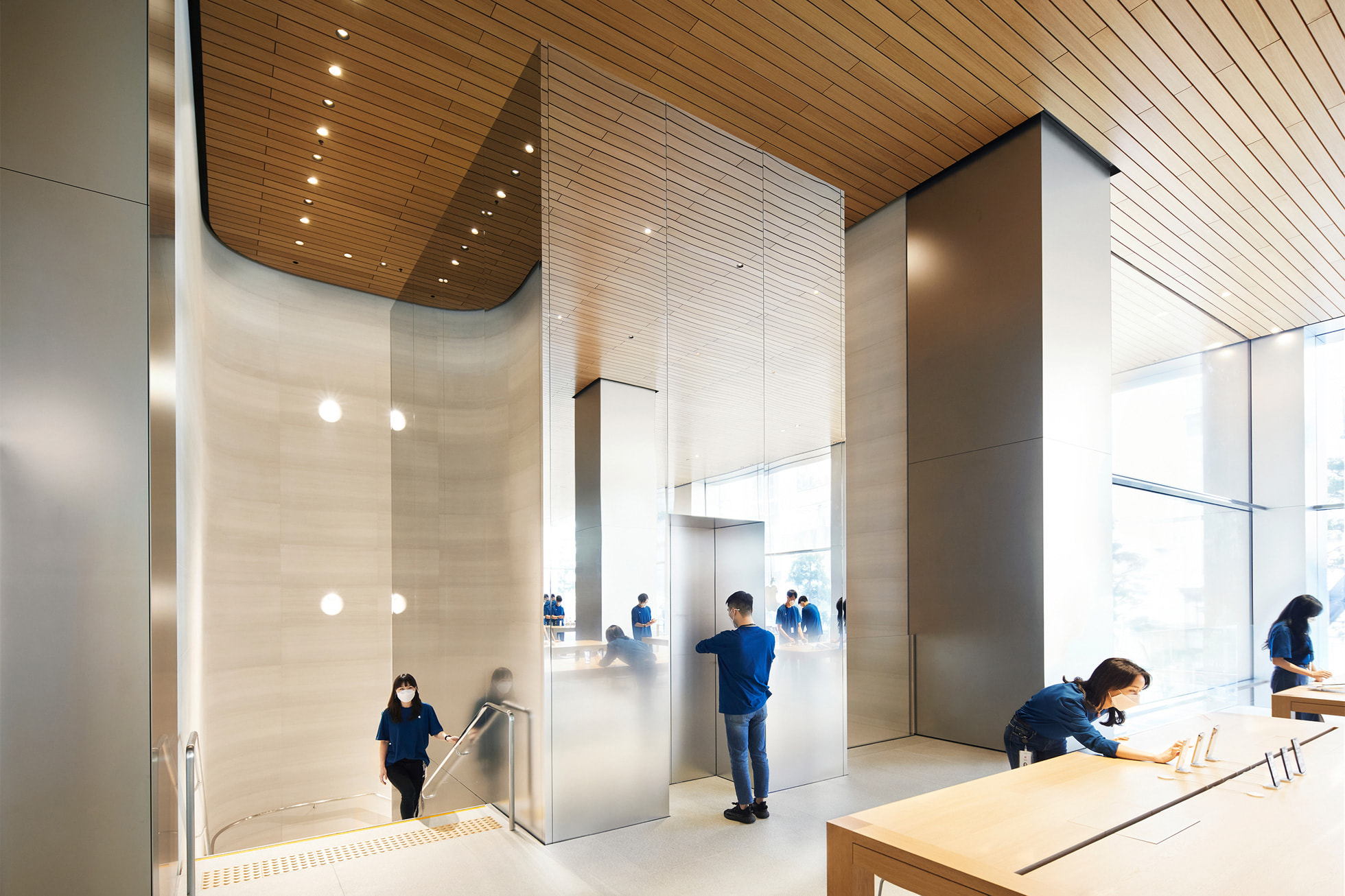 Apple 명동, 4월 9일 토요일 오픈
