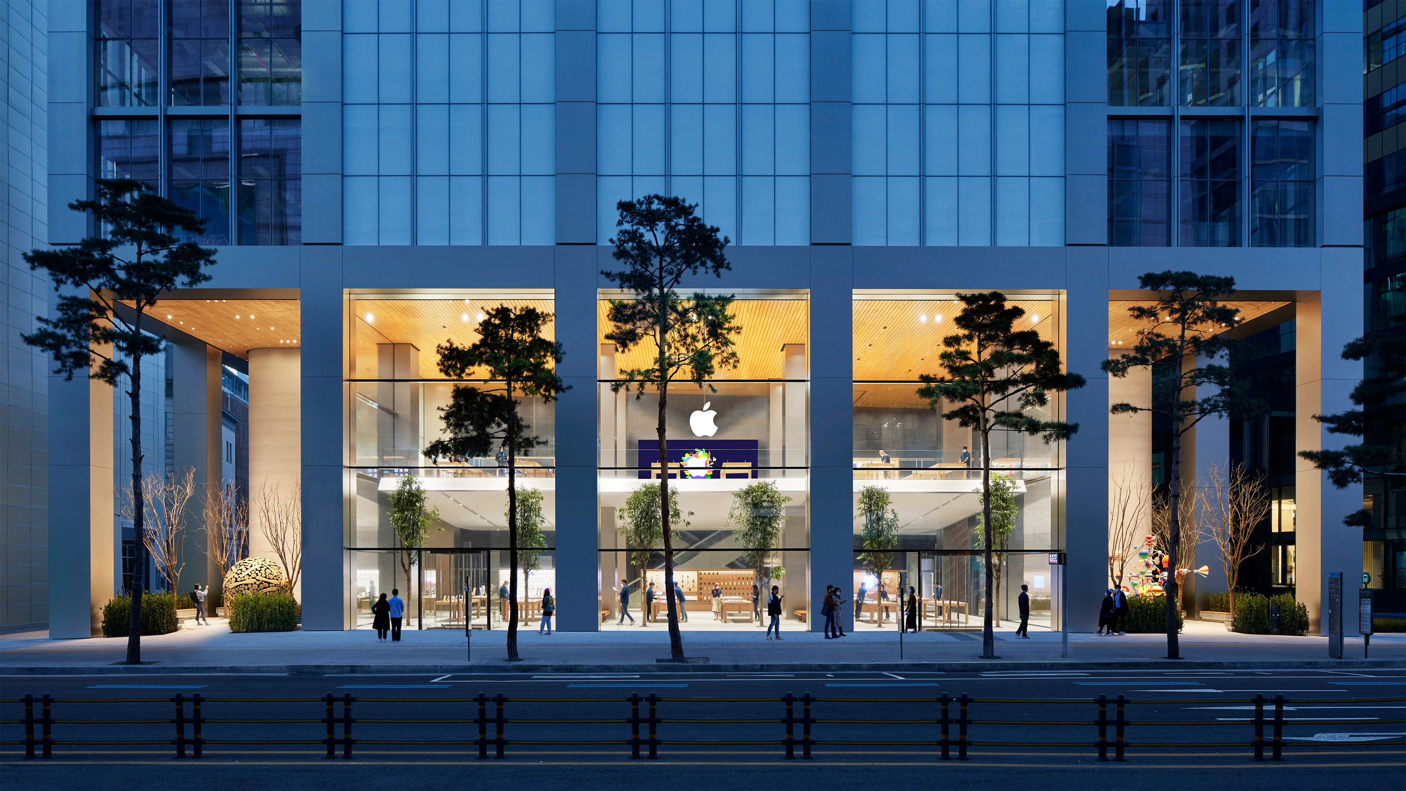 Apple 명동, 4월 9일 토요일 오픈