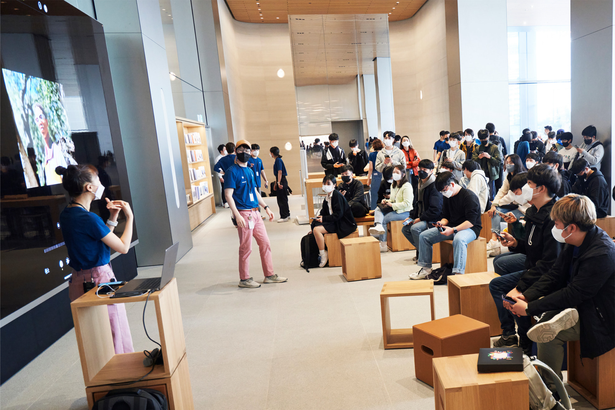 Apple 명동, 오픈 사진