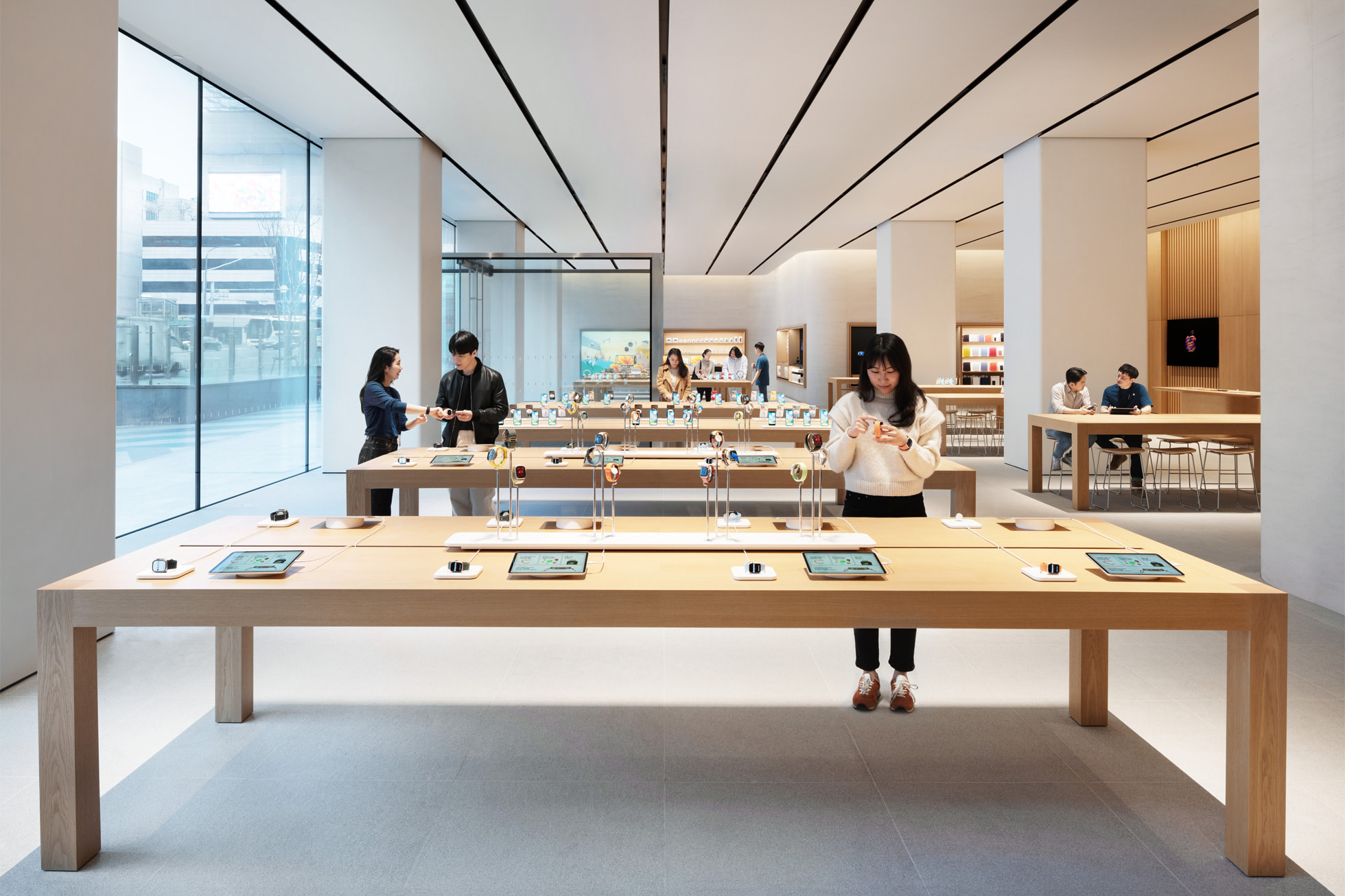 Apple Store, 강남 3월 31일 금요일 오픈