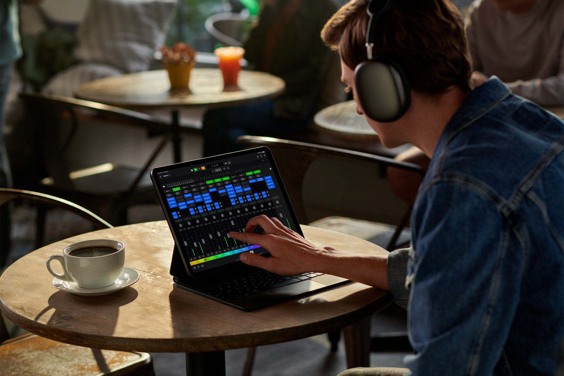 Apple, iPad용 Final Cut Pro 및 Logic Pro 출시
