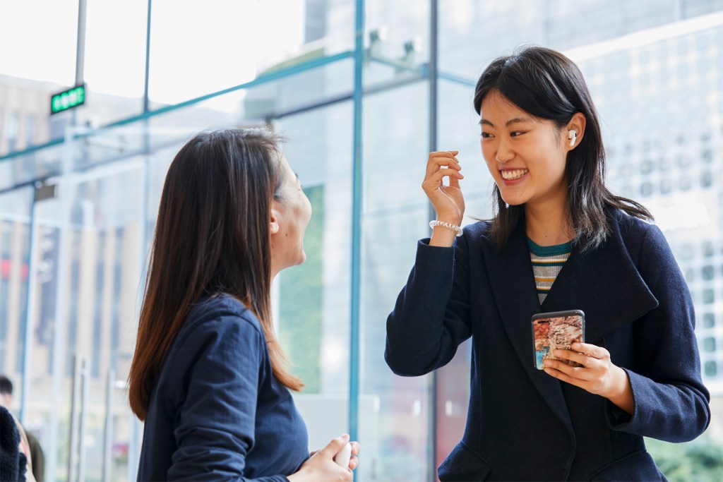 apple airpod pro launch shanghai guest with team member 10302019 big.jpg.large 2x