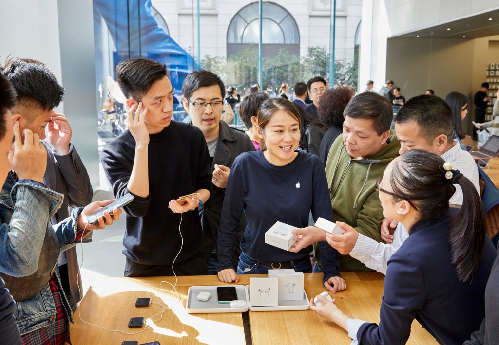 apple airpod pro launch shanghai guests with team member at product table 10302019 big.jpg.large 2x