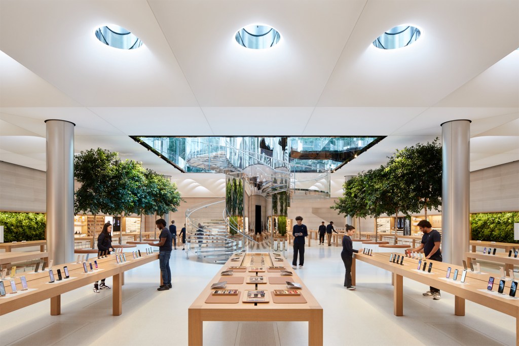 Apple Store, Fifth Avenue : 큐브가 돌아오다. 3 apple store fifth avenue new york redesign interior 091919 big.jpg.large 2x