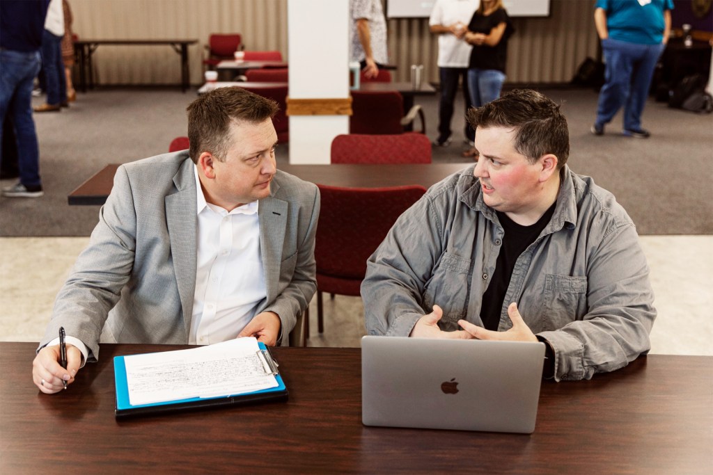 Apple의 교사 코딩 아카데미에서 지역 커뮤니티가 창의성과 함께 하다. 7 apple teacher coding academies teachers at austin coding academy 08072019 big.jpg.large 2x