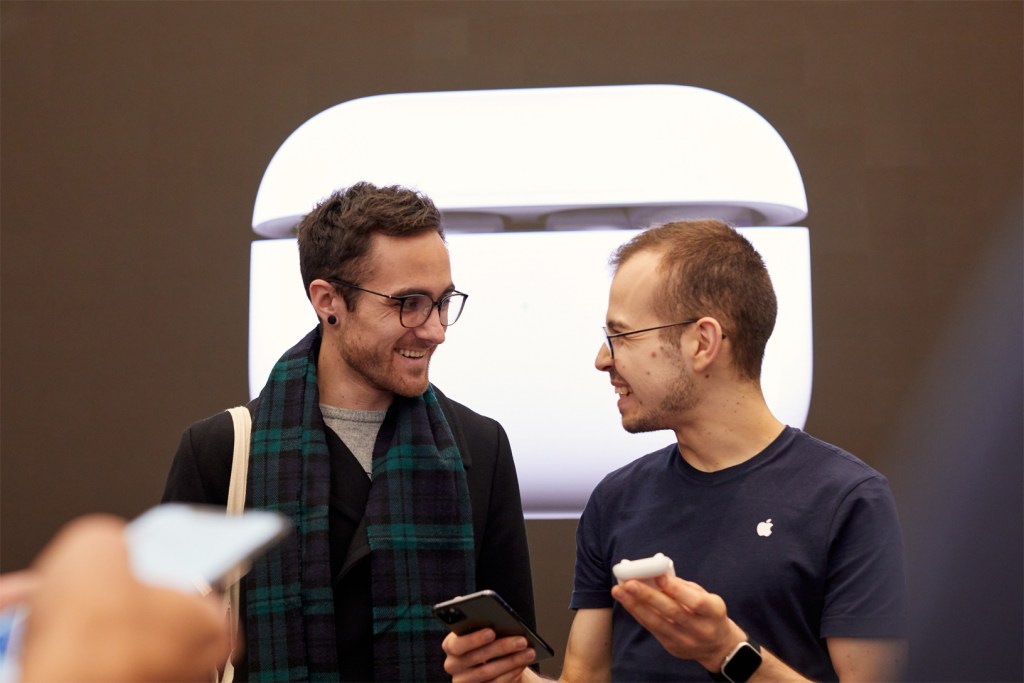 apple airpod pro launch london customer staff 10302019 big.jpg.large 2x