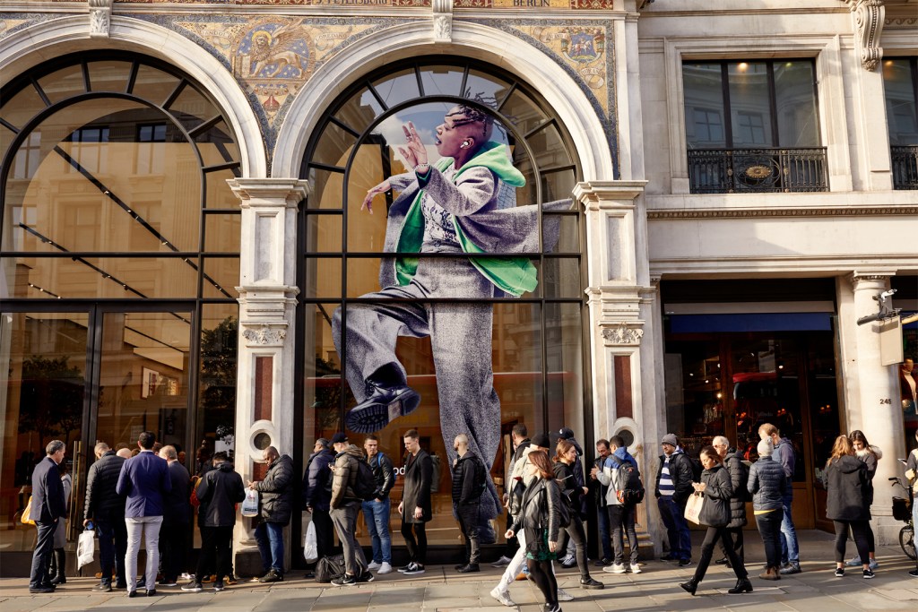 apple airpod pro launch london outside spectacular 10302019 big.jpg.large 2x