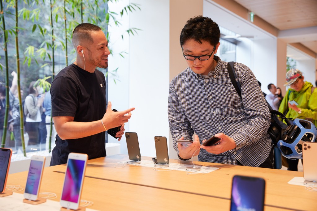 apple iphone 11 pro apple watch 5 availability tokyo man with apple team member 092019 big.jpg.large 2x