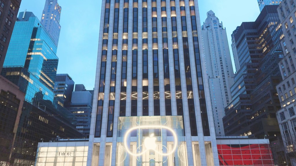 Apple Vision Pro 미국 애플 스토어 발매 사진 리포트 2 apple vision pro availability highlight reel.jpg.large 2x