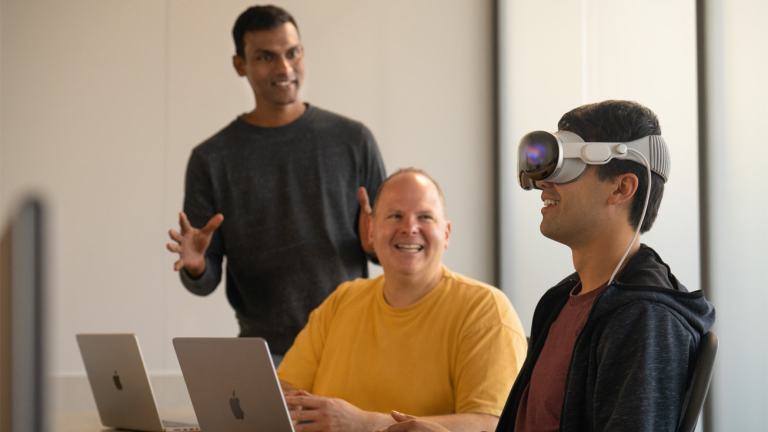 apple wwdc24 developer resources apple vision pro developer lab 240607 inline.jpg.large 2x