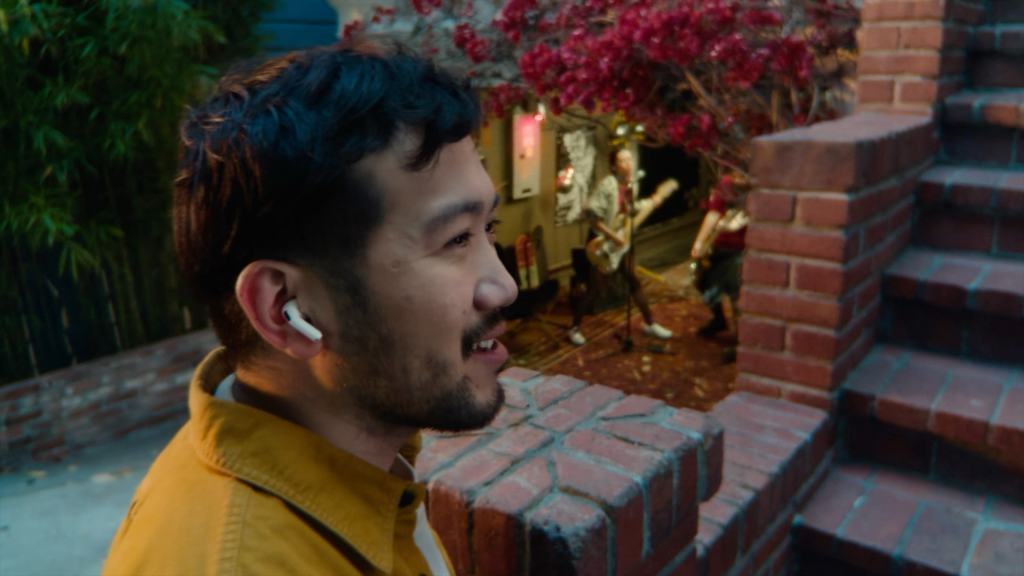 apple airpods siri and voice isolation 240909 571x321.jpg.large