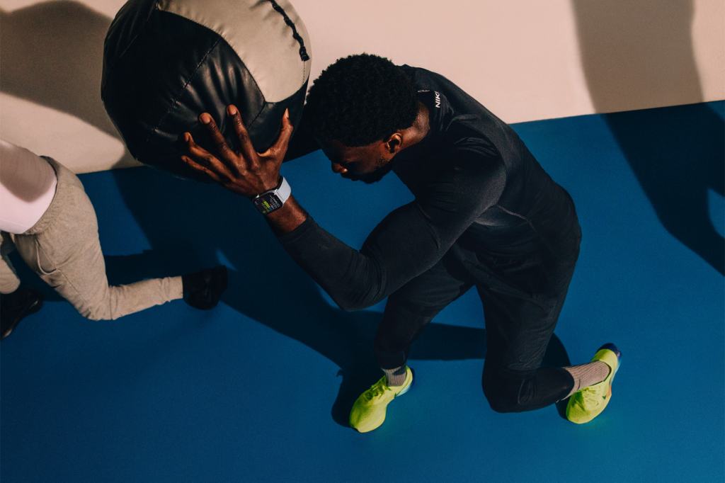 apple watch series 10 lifestyle gym 240909 big.jpg.large 2x