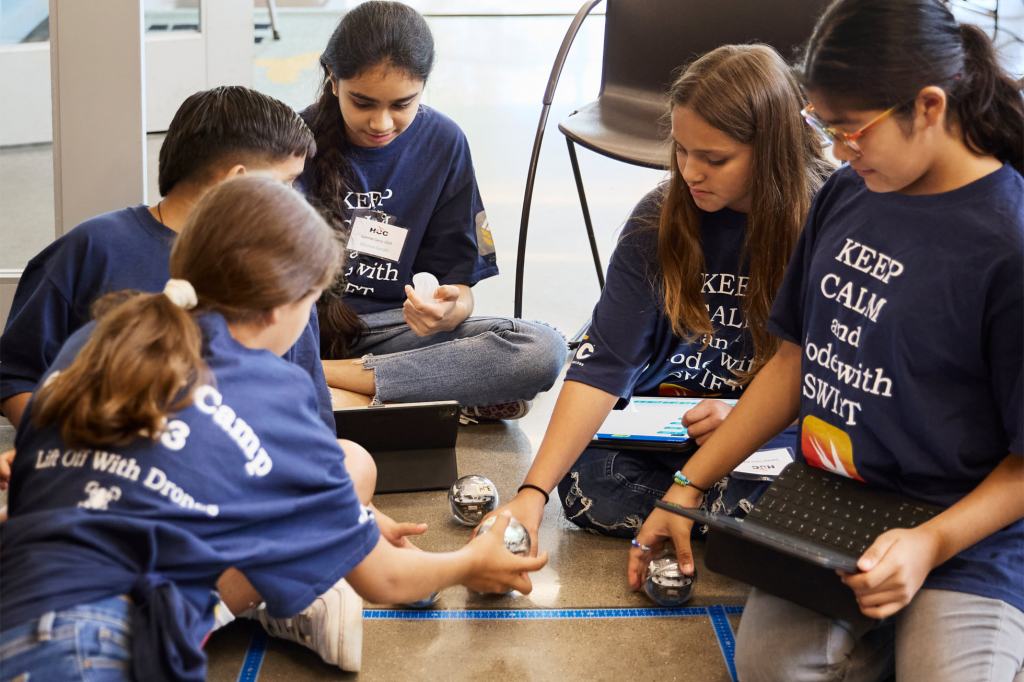 apple education initiatives houston community college summer tech camp big.jpg.large 2x
