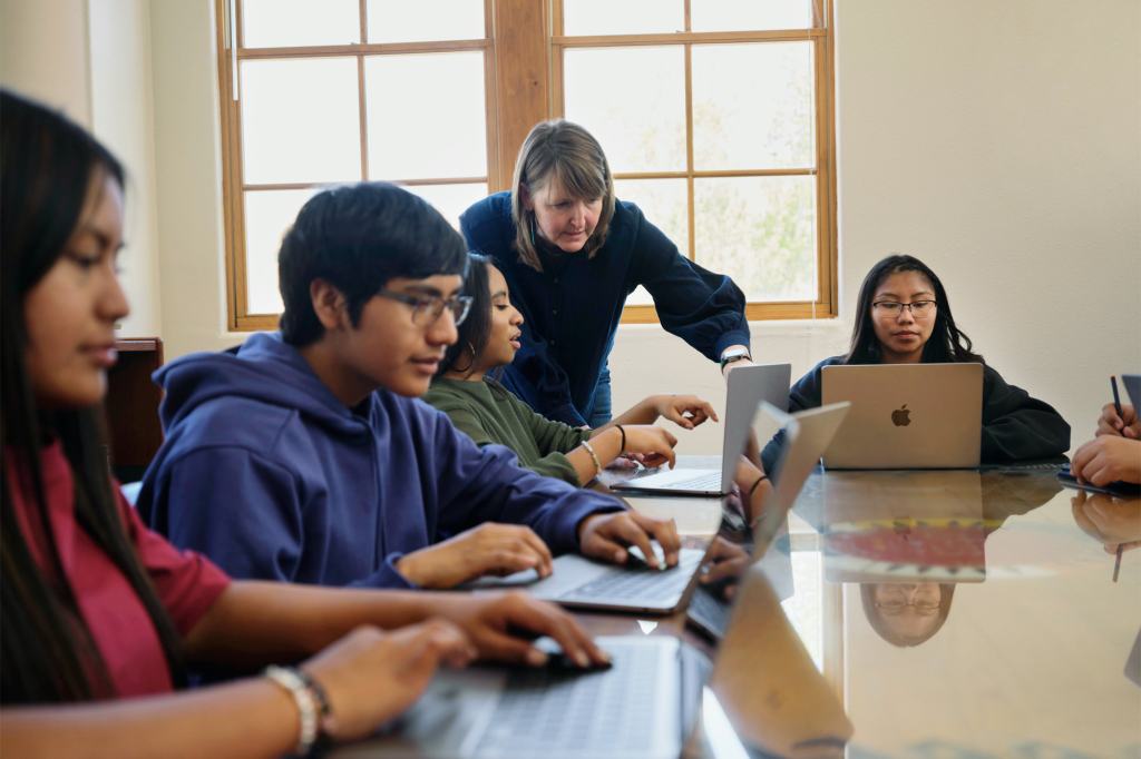 apple education initiatives santa fe indian school teacher and students big.jpg.large 2x