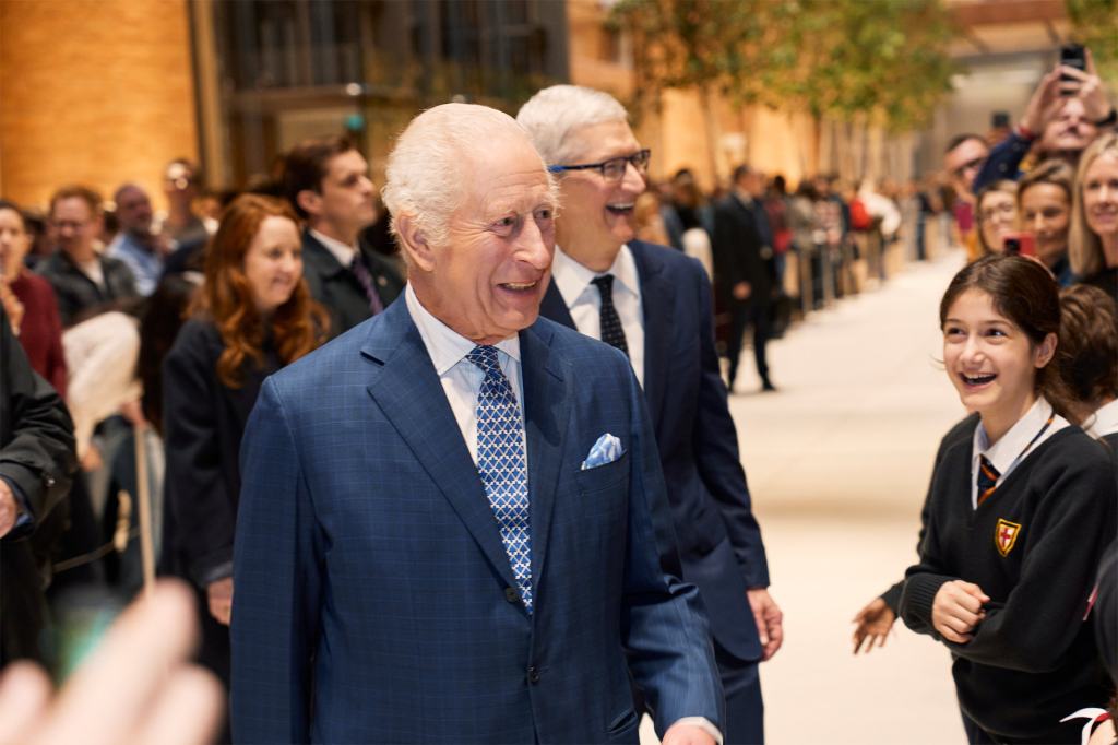 apple battersea community impact tim cook and king charles iii greeting guests 02 big.jpg.large 2x