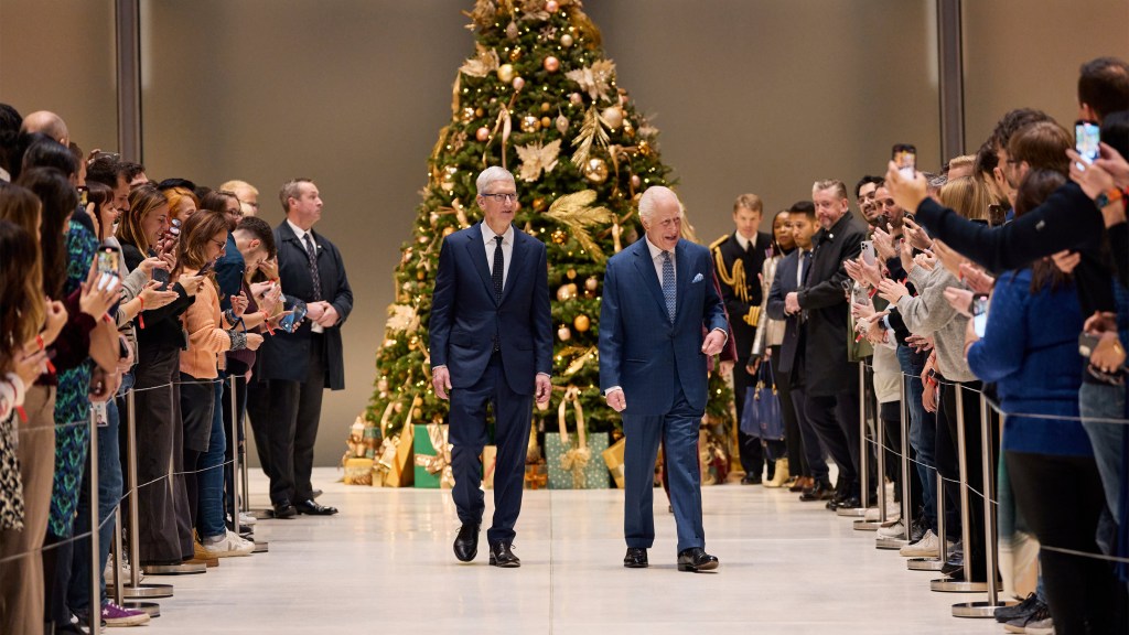 apple battersea community impact tim cook and king charles iii full bleed image.jpg.large 2x