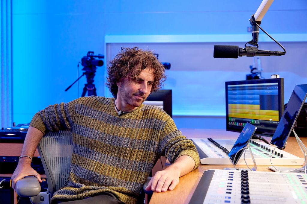 Apple Music, 3개의 새로운 스테이션 추가로 글로벌 라이브 라디오 서비스 확장 10 apple music stephan moccio big.jpg.large 2x