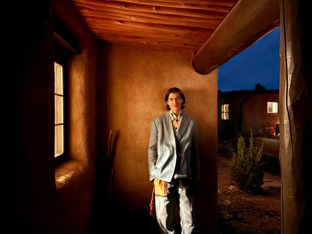 apple iphone 16e night mode photography 250219 big.jpg.large 2x