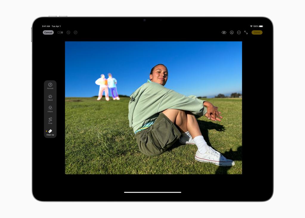 apple ipad air apple intelligence clean up tool 250304 big.jpg.large 2x