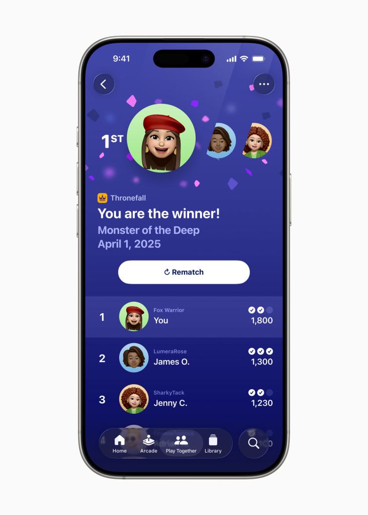 Apple Games 앱에서 진행한 게임 Thronefall의 승자 화면, 1위에 표기된 사용자 이름과 함께 세 명의 아바타가 표시되고 있으며, 점수와 리매치 버튼이 포함되어 있다.