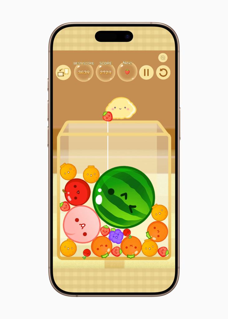화면에 과일이 떨어지는 퍼즐 게임 Suika Game+의 게임 인터페이스.