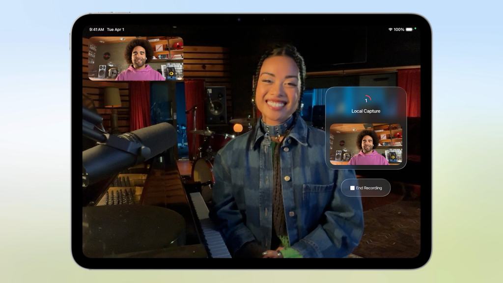 화면에서 영상 통화를 하는 두 사람과 iPad 화면의 로컬 캡처 인터페이스가 보이는 이미지