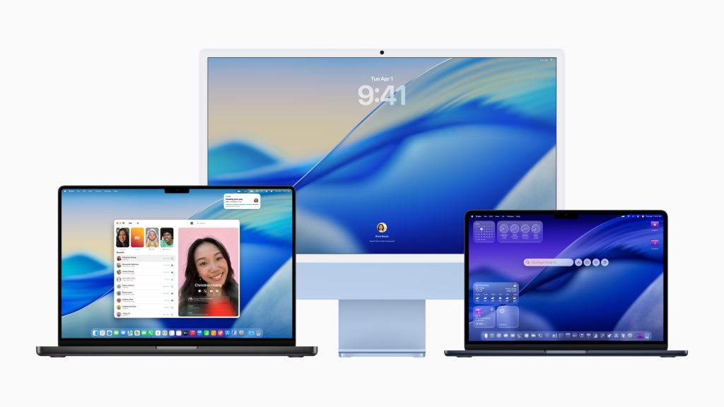 세 대의 Apple 컴퓨터가 나란히 배치되어 있는 이미지로, 가운데는 새로운 디자인의 iMac이며, 왼쪽은 노트북, 오른쪽은 또 다른 노트북이다. 각 화면에는 macOS Tahoe의 사용자 인터페이스가 표시되어 있다.