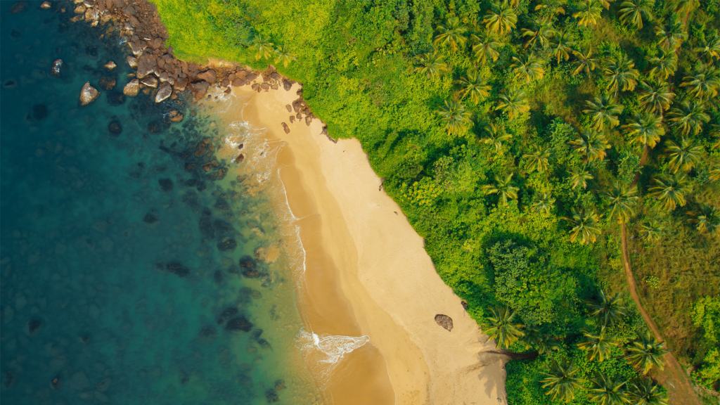 Apple WWDC25 tvOS 26 Aerial screen saver 02 250609 big.jpg.large 2x