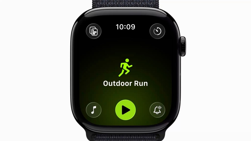 Apple Watch 화면에 Outdoor Run 운동 선택 화면이 표시되어 있다. 운동 시작 버튼과 음악 재생 버튼 등이 함께 나타나 있다.