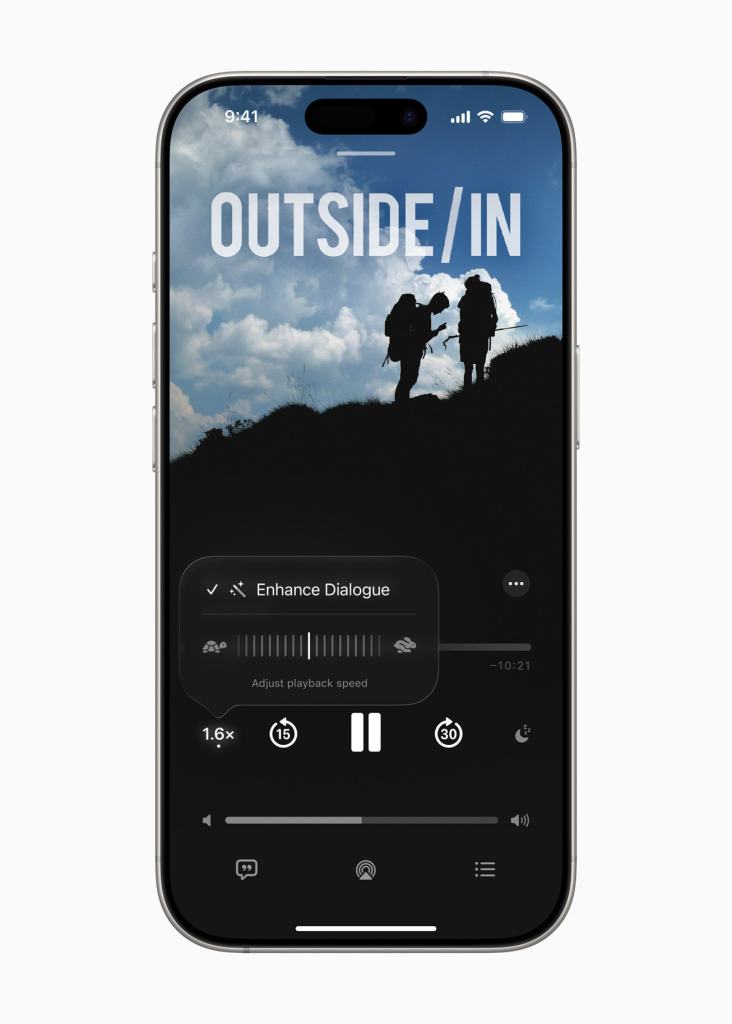 Apple Music 앱에서 '대화 강조' 기능을 사용 중인 iPhone 화면. 배경은 하늘과 구름이 보이며, 화면에는 'OUTSIDE/IN'라는 제목과 재생 조정 옵션이 표시되어 있다.
