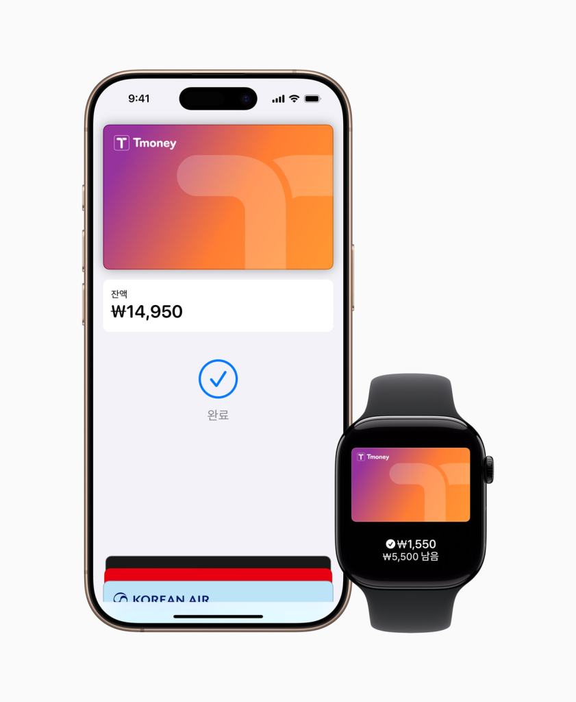 Apple Pay 티머니 카드가 표시된 iPhone과 Apple Watch의 화면 이미지, 카드 잔액과 함께 애플의 티머니 서비스 소개.