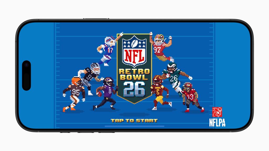 NFL Retro Bowl '26 게임의 초기 화면이 있는 스마트폰