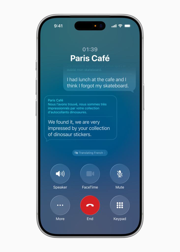 iPhone 화면에 표시된 통화 중인 메시지와 번역 기능을 보여주는 사용자 인터페이스.