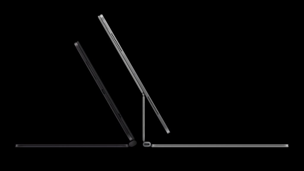 Apple, M5 칩을 탑재한 혁신적인 iPad Pro 발표 14 세 가지 각도로 놓인 새로운 iPad Pro들, 스페이스 블랙 및 실버 색상, 어두운 배경에서 세련된 디자인 강조