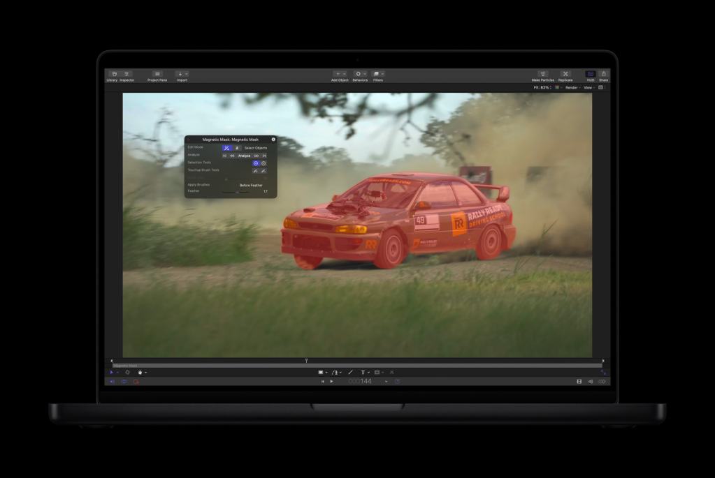 레드 색상의 랠리 자동차가 먼지가 이는 길에서 주행하는 모습이 담긴 컴퓨터 화면.