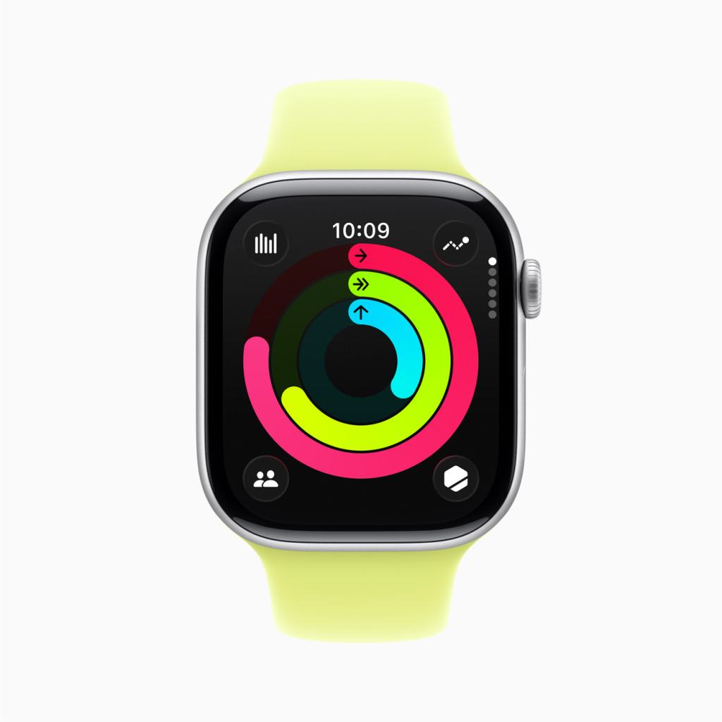 Apple Watch의 화면에 활동 링이 표시된 이미지, 다양한 색상으로 운동 목표를 시각화하고 있음.