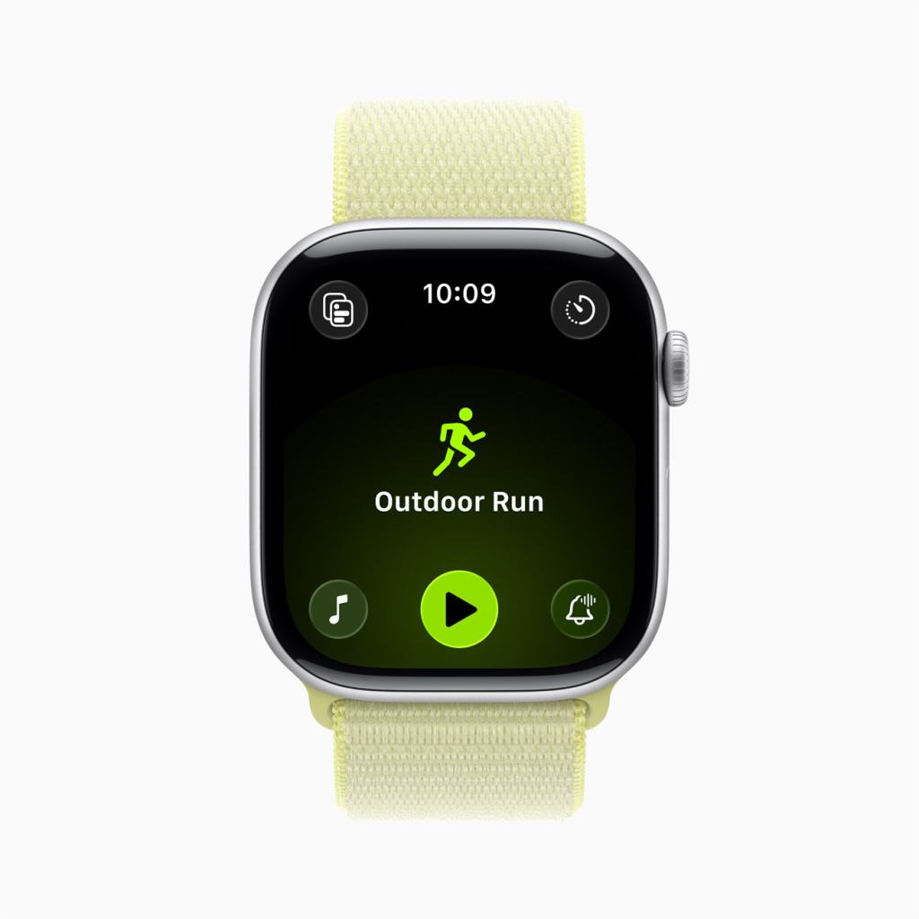 Apple Watch에서 'Outdoor Run' 기능을 보여주는 화면으로, 운동 관련 데이터와 함께 녹색 러너 아이콘이 표시되어 있습니다.