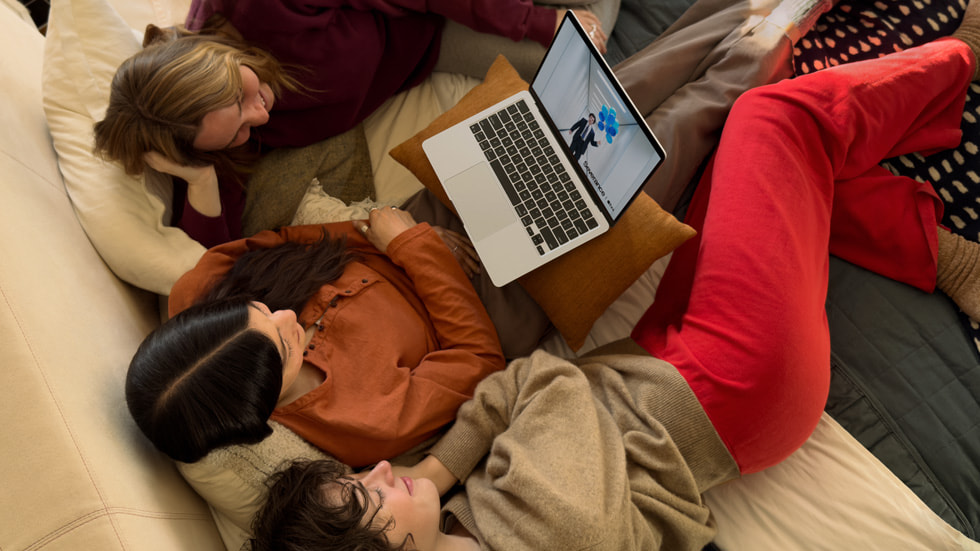 Apple, M4 칩을 탑재한 신규 MacBook Air를 새로운 스카이 블루 색상과 함께 공개 3